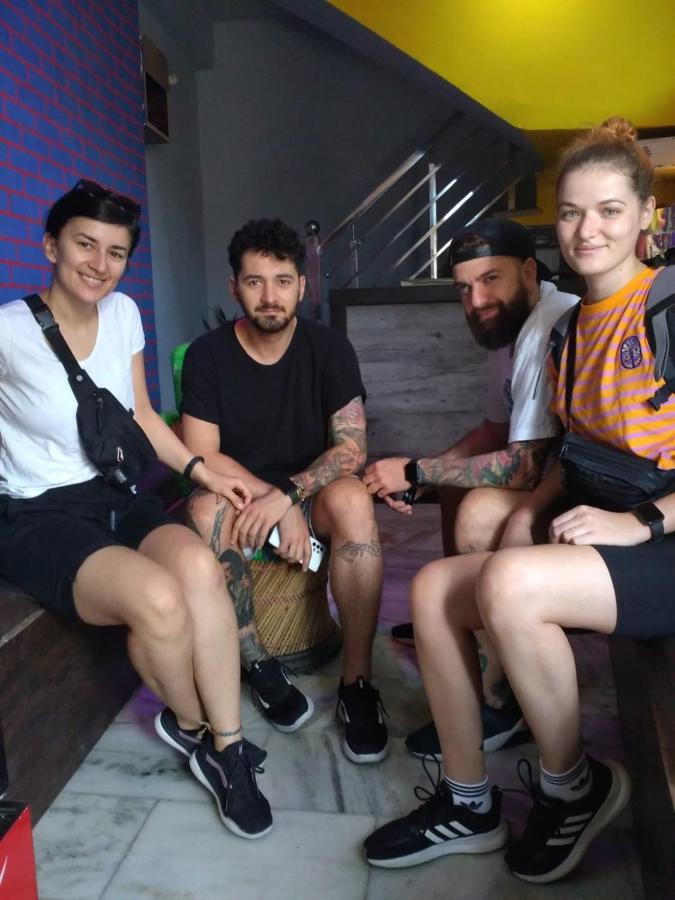 Big Brother Hostel Hotel Agra  Esterno foto