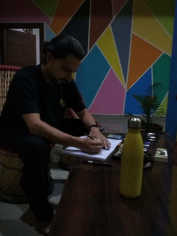 Big Brother Hostel Hotel Agra  Esterno foto