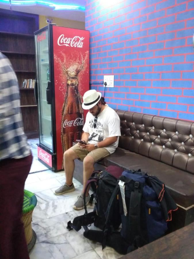 Big Brother Hostel Hotel Agra  Esterno foto