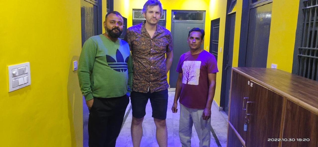 Big Brother Hostel Hotel Agra  Esterno foto