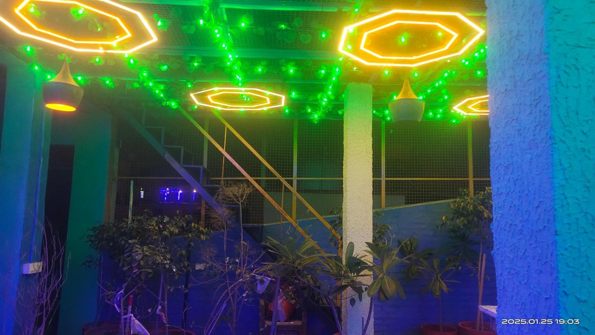 Big Brother Hostel Hotel Agra  Esterno foto