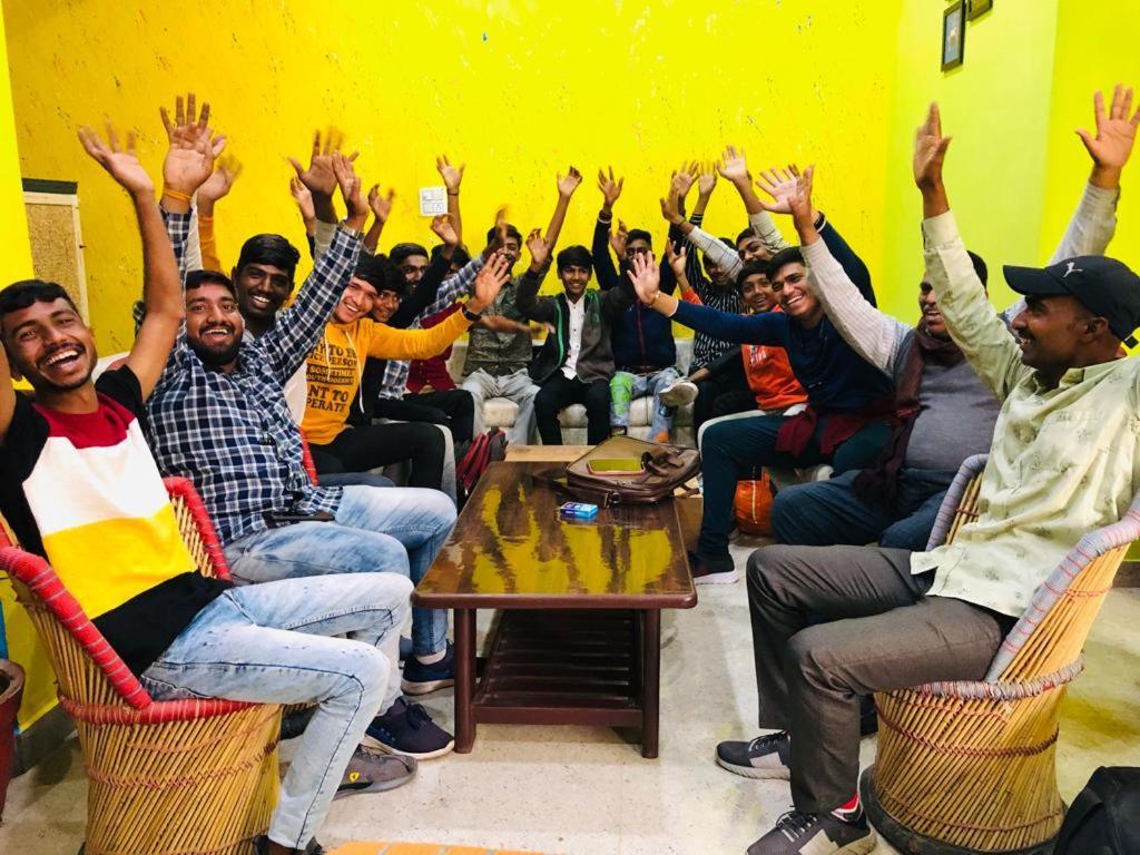 Big Brother Hostel Hotel Agra  Esterno foto