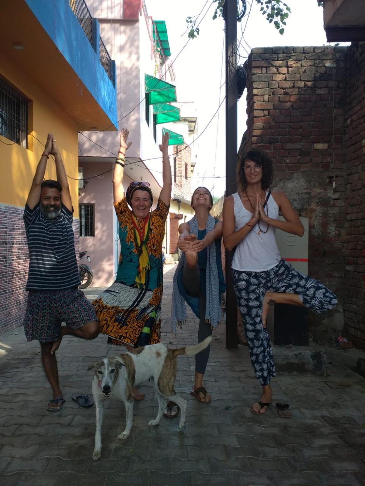 Big Brother Hostel Hotel Agra  Esterno foto
