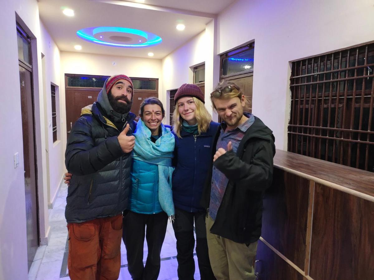 Big Brother Hostel Hotel Agra  Esterno foto